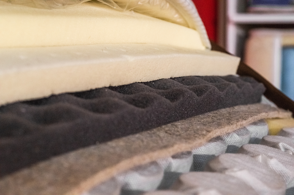 latex-vs-memory-foam-mattress-material-comparison